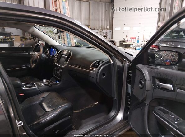2C3CCARGXHH607755 2017 CHRYSLER 300 Серый Вид салона спереди