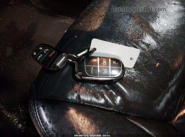 2C3CCARGXHH607755 2017 CHRYSLER 300 Серый Вид панели приборов