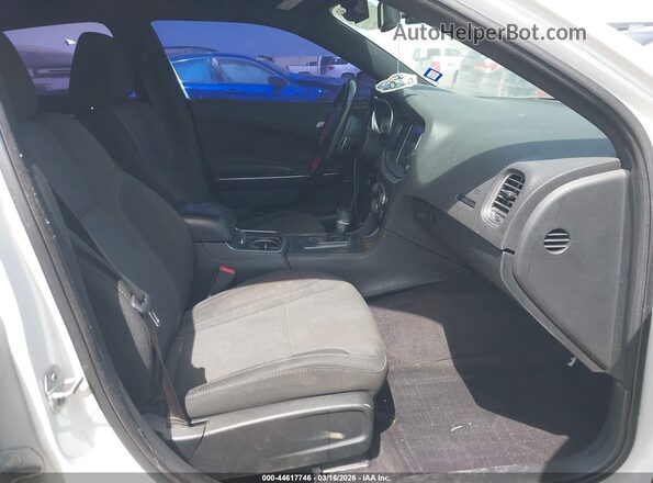 2C3CDXCT2HH572053 2017 DODGE CHARGER White Вид салону спереду