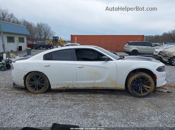 2C3CDXCT7JH230166 2018 DODGE CHARGER Белый Вид задней части салона