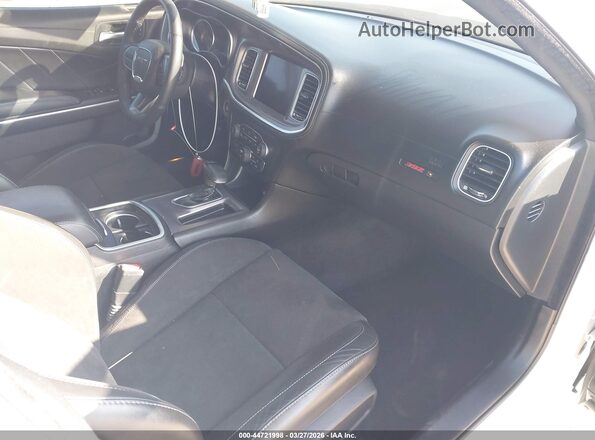 2C3CDXGJ6LH237881 2020 DODGE CHARGER Белый Вид салона спереди