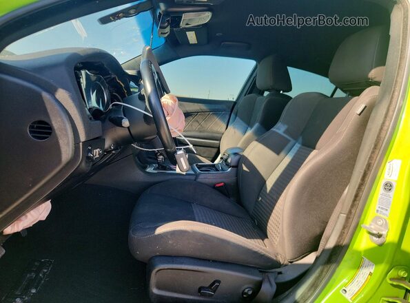 2C3CDXHG0KH672798 2019 DODGE CHARGER Зеленый Вид салона спереди