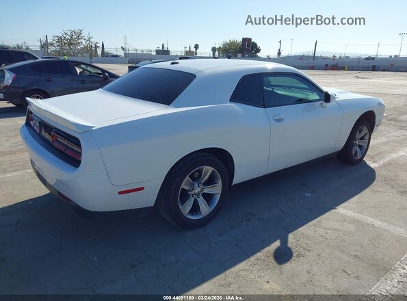 2C3CDZAG0JH245822 2018 DODGE CHALLENGER Белый Задняя правая четверть
