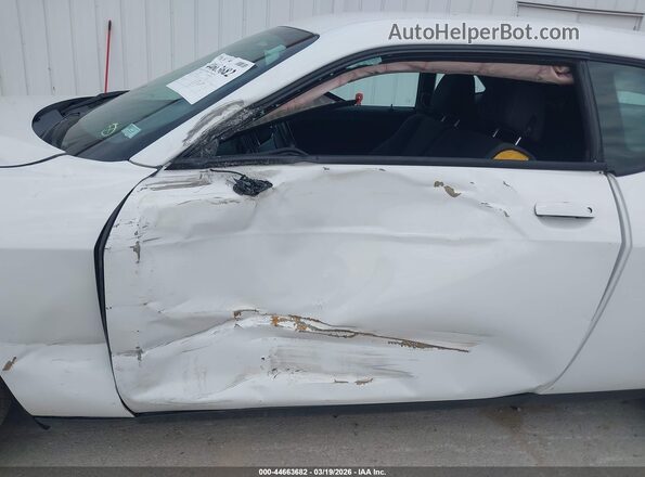 2C3CDZAG1GH275517 2016 DODGE CHALLENGER Белый Вид спереди