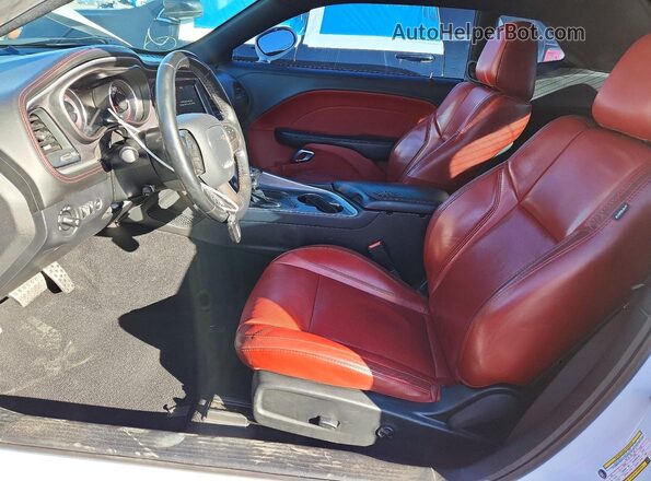 2C3CDZAG3LH237023 2020 DODGE CHALLENGER Белый Вид салона спереди