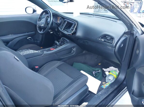 2C3CDZAG5JH172429 2018 DODGE CHALLENGER Черный Вид салона спереди
