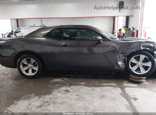 2C3CDZAG6JH228085 2018 DODGE CHALLENGER Gray Vista interior trasera