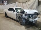 2019 Dodge Challenger R Белый vin: 2C3CDZBT1KH573537 Damage: Right Front Door, Dent(S) W/ Paint Dmg, 6 To 7 Inches