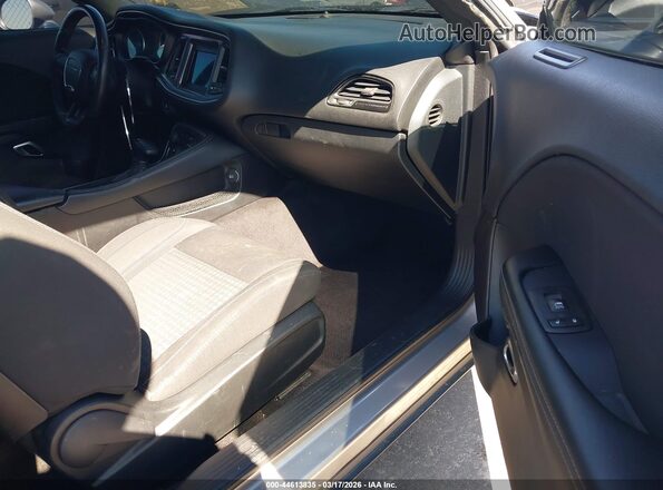 2C3CDZBT4JH225018 2018 DODGE CHALLENGER Серебряный Вид салона спереди