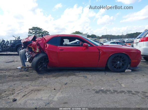 2C3CDZBT6GH101017 2016 DODGE CHALLENGER Красный Вид задней части салона