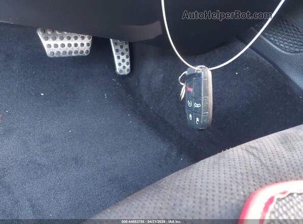 2C3CDZBT6GH101017 2016 DODGE CHALLENGER Красный Вид панели приборов