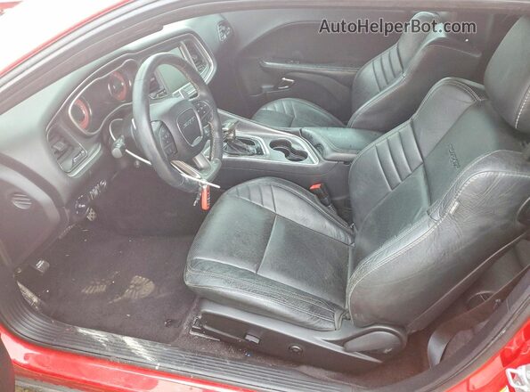 2C3CDZC93GH152882 2016 DODGE CHALLENGER Красный Вид салона спереди
