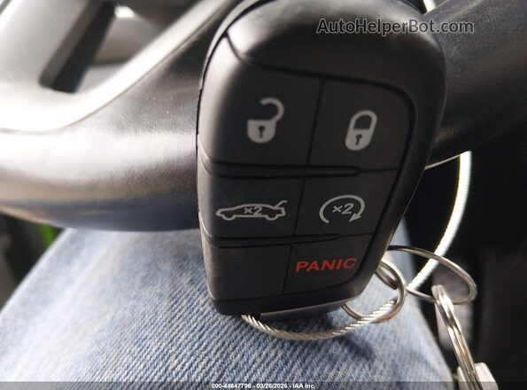 2C3CDZGG3HH551012 2017 DODGE CHALLENGER Зеленый Вид панели приборов
