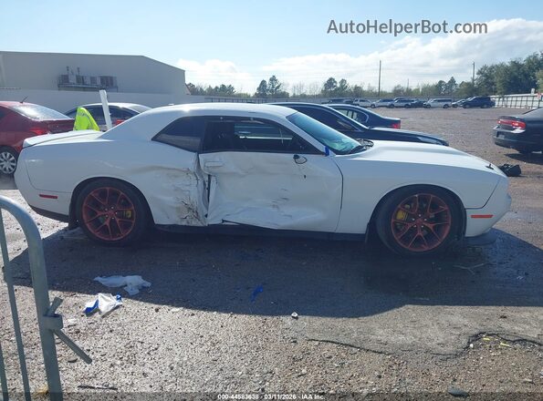2C3CDZJG4LH170402 2020 DODGE CHALLENGER Белый Вид задней части салона