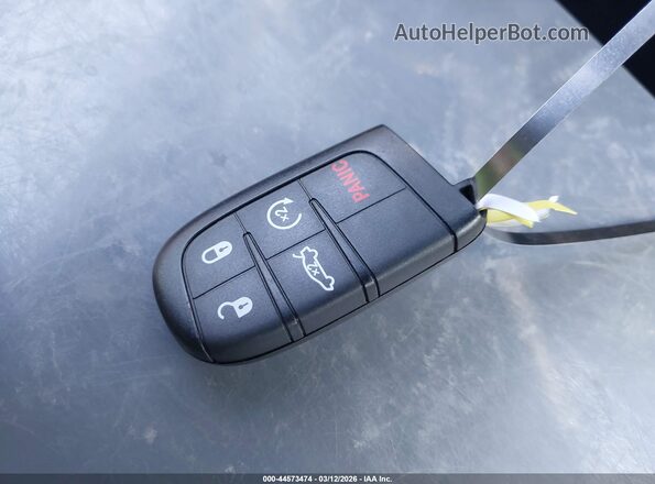 2C3CDZKG3MH632058 2021 DODGE CHALLENGER Белый Вид панели приборов