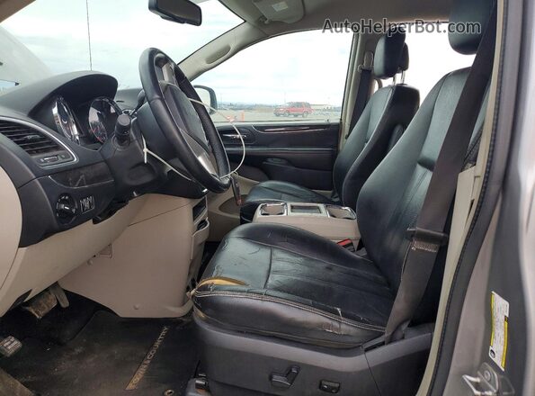 2C4RC1BG0GR157333 2016 CHRYSLER TOWN Серебряный Вид салона спереди