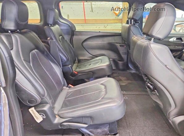 2C4RC1BG0JR235195 2018 CHRYSLER PACIFICA Серый Вид задней части салона