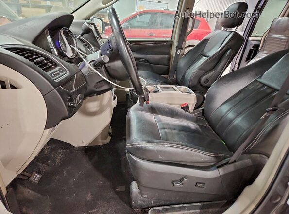 2C4RC1BG1GR135437 2016 CHRYSLER TOWN Угольный Вид салона спереди