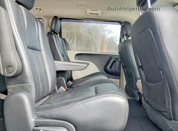 2C4RC1BG2GR295505 2016 CHRYSLER TOWN Черный Вид задней части салона
