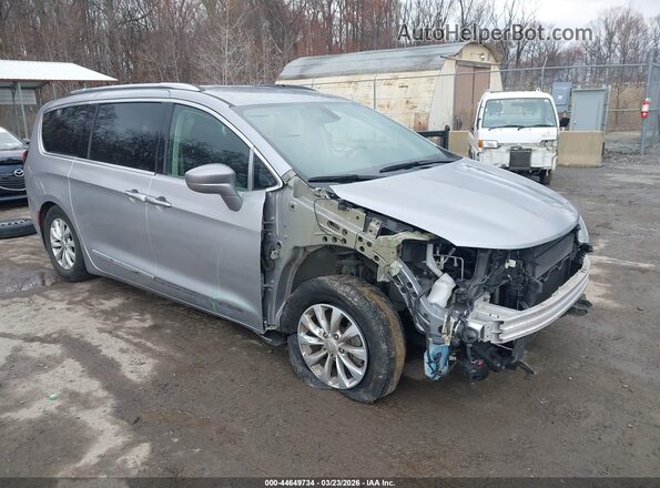 2C4RC1BG2JR236168 2018 CHRYSLER PACIFICA Silver Передня права чверть