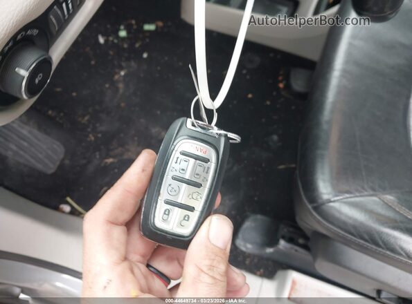 2C4RC1BG2JR236168 2018 CHRYSLER PACIFICA Silver Вид панелі приладів