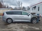 2018 Chrysler Pacifica Touring L Silver vin: 2C4RC1BG2JR236168