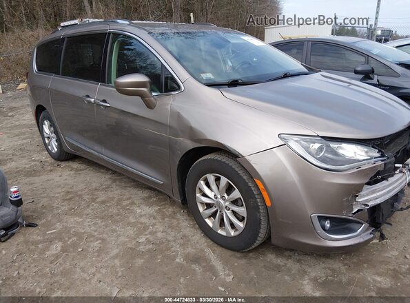 2C4RC1BG3JR236129 2018 CHRYSLER PACIFICA Silver Przód prawy