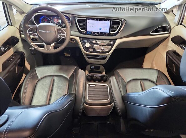 2C4RC1BG4RR175983 2024 CHRYSLER PACIFICA Белый Вид панели приборов