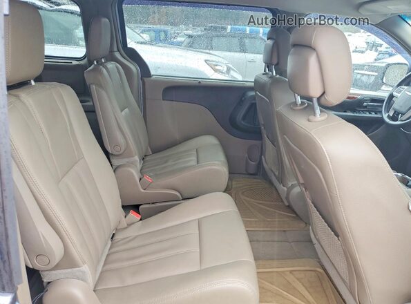 2C4RC1BG5GR221995 2016 CHRYSLER TOWN Бирюзовый Вид задней части салона