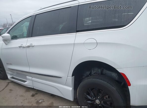 2C4RC1BG5JR305743 2018 CHRYSLER PACIFICA Белый 