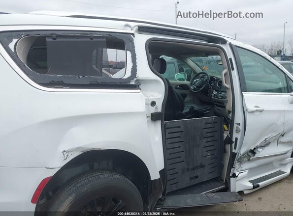 2C4RC1BG5JR305743 2018 CHRYSLER PACIFICA Белый 
