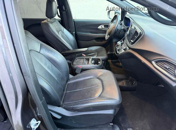 2C4RC1BG9JR353892 2018 CHRYSLER PACIFICA Gray Вид спереду