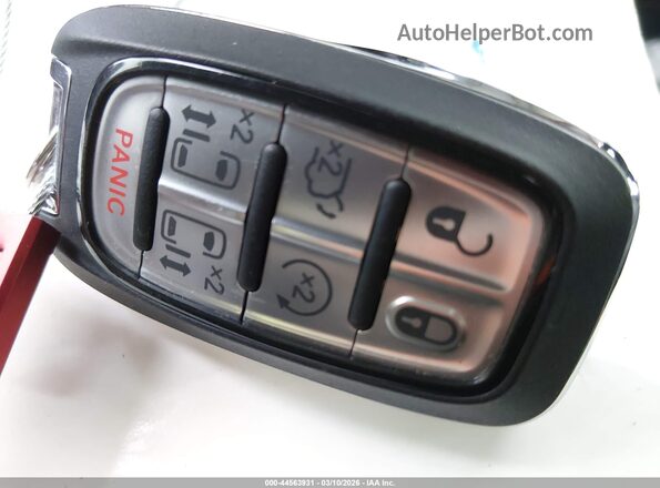 2C4RC1BGXTR164011 2026 CHRYSLER PACIFICA Красный Вид панели приборов