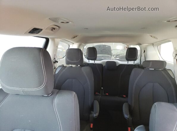 2C4RC1CG0PR586261 2023 CHRYSLER VOYAGER Черный Вид задних сидений