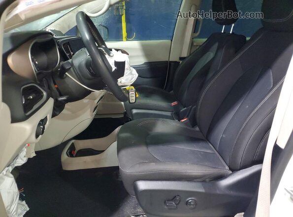 2C4RC1CG2PR623665 2023 CHRYSLER VOYAGER Белый Вид салона спереди