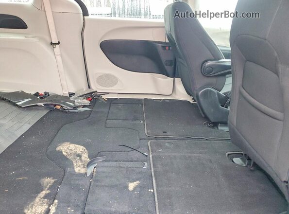 2C4RC1CG5RR101390 2024 CHRYSLER VOYAGER Черный Вид задней части салона