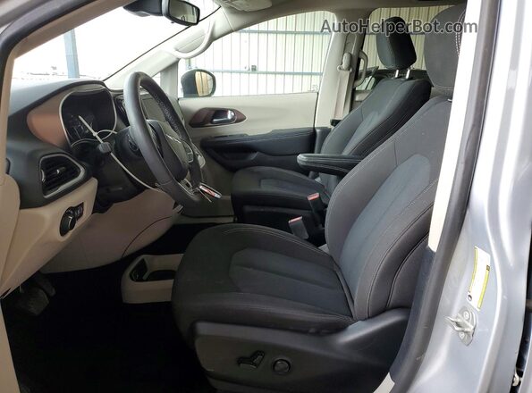 2C4RC1CG6PR550218 2023 CHRYSLER VOYAGER Silver Vista interior delantera