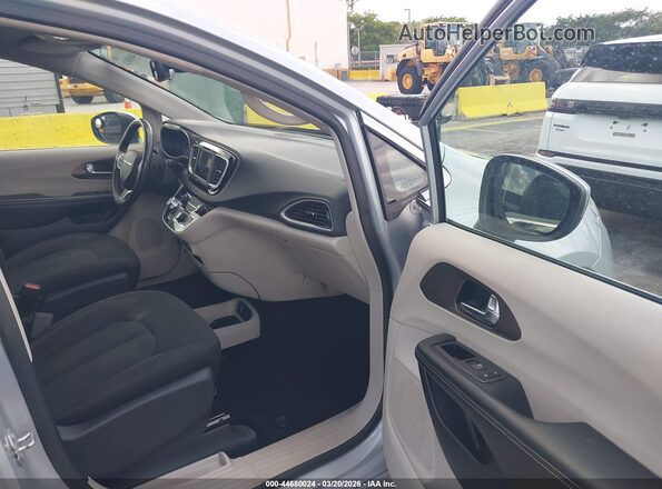 2C4RC1CG7PR548428 2023 CHRYSLER VOYAGER Silver Front interior view