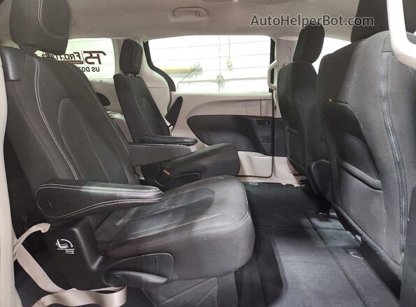 2C4RC1CG8NR208783 2022 CHRYSLER VOYAGER Черный Вид задней части салона