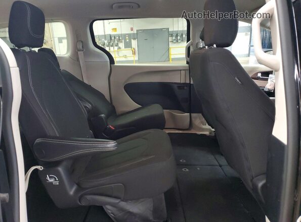 2C4RC1CGXPR577177 2023 CHRYSLER VOYAGER Black უკანა სალონის ხედი