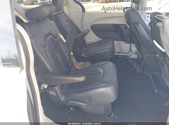 2C4RC1EG1LR138229 2020 CHRYSLER PACIFICA White Вид наклейки з VIN-кодом