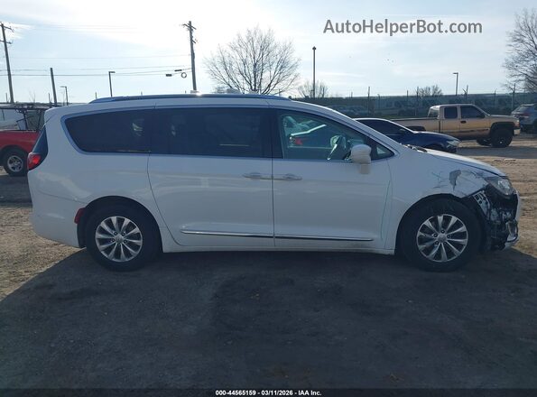 2C4RC1EG8JR108478 2018 CHRYSLER PACIFICA Белый Вид задней части салона