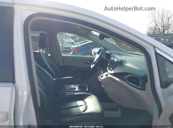 2C4RC1EG8JR108478 2018 CHRYSLER PACIFICA Белый Вид салона спереди