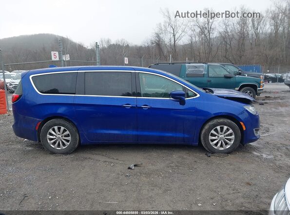 2C4RC1FG1JR257023 2018 CHRYSLER PACIFICA Синий Вид задней части салона