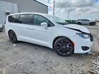 2019 Chrysler Pacifica Touring Plus White vin: 2C4RC1FG7KR638666