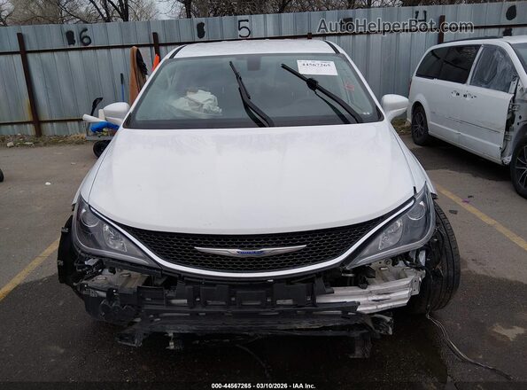2C4RC1FG9JR187352 2018 CHRYSLER PACIFICA White Rear interior view