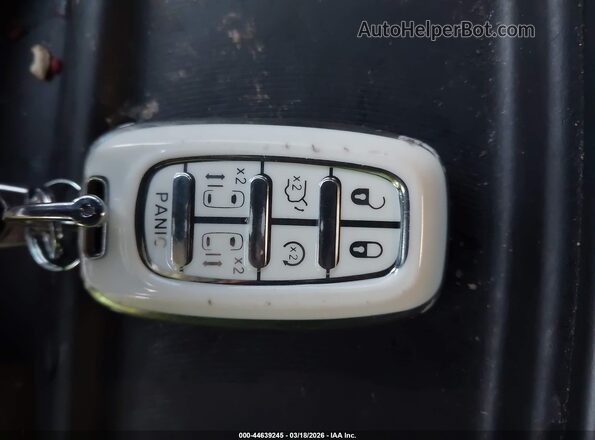 2C4RC1FG9KR635784 2019 CHRYSLER PACIFICA Синий Вид панели приборов