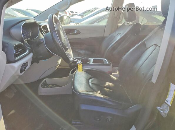 2C4RC1GG0LR199309 2020 CHRYSLER PACIFICA Black Front interior view