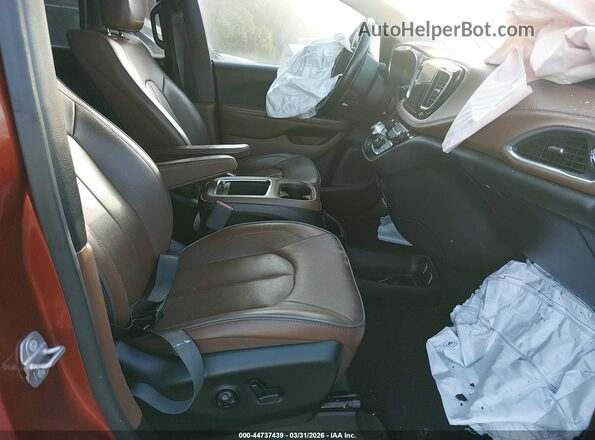 2C4RC1GG2JR288098 2018 CHRYSLER PACIFICA Оранжевый Вид салона спереди