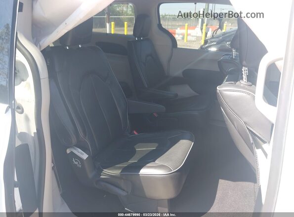 2C4RC1GG4LR238418 2020 CHRYSLER PACIFICA Белый Вид наклейки с VIN-кодом